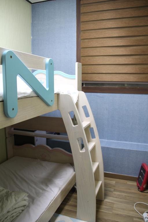 Backpackers' House Hotel Busan Bagian luar foto