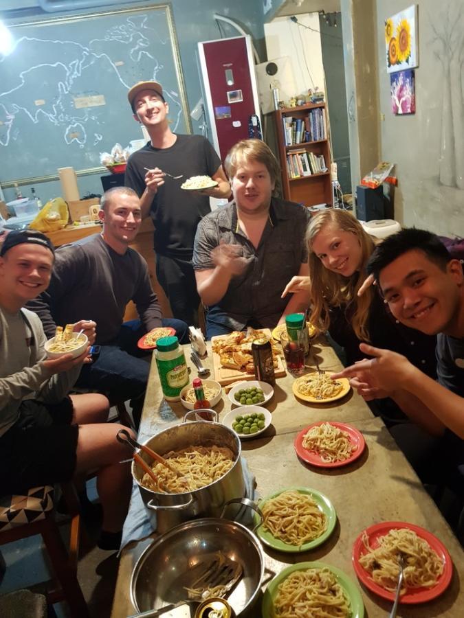 Backpackers' House Hotel Busan Bagian luar foto