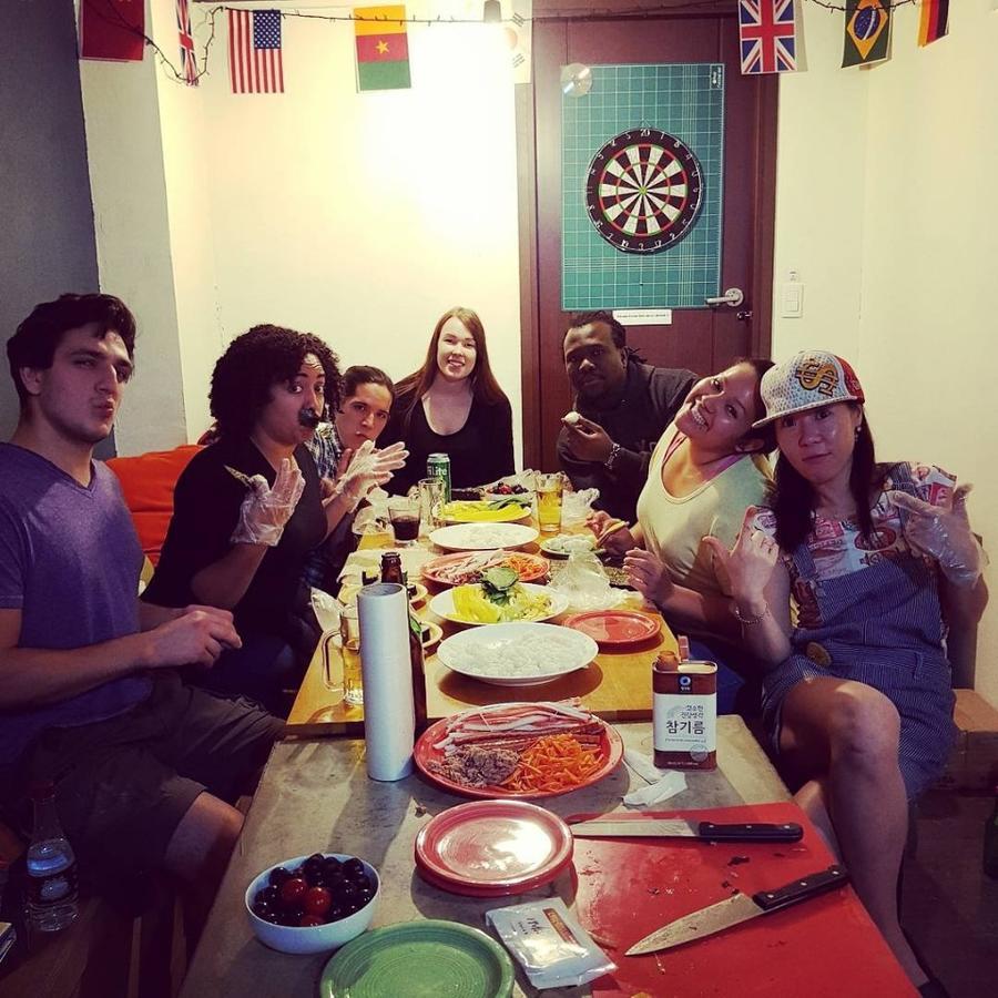 Backpackers' House Hotel Busan Bagian luar foto