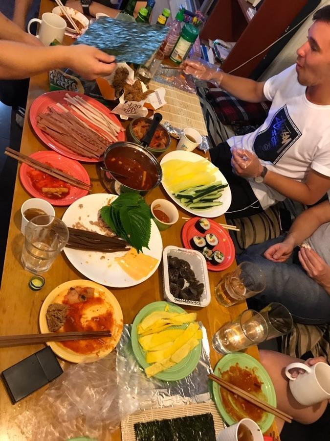 Backpackers' House Hotel Busan Bagian luar foto