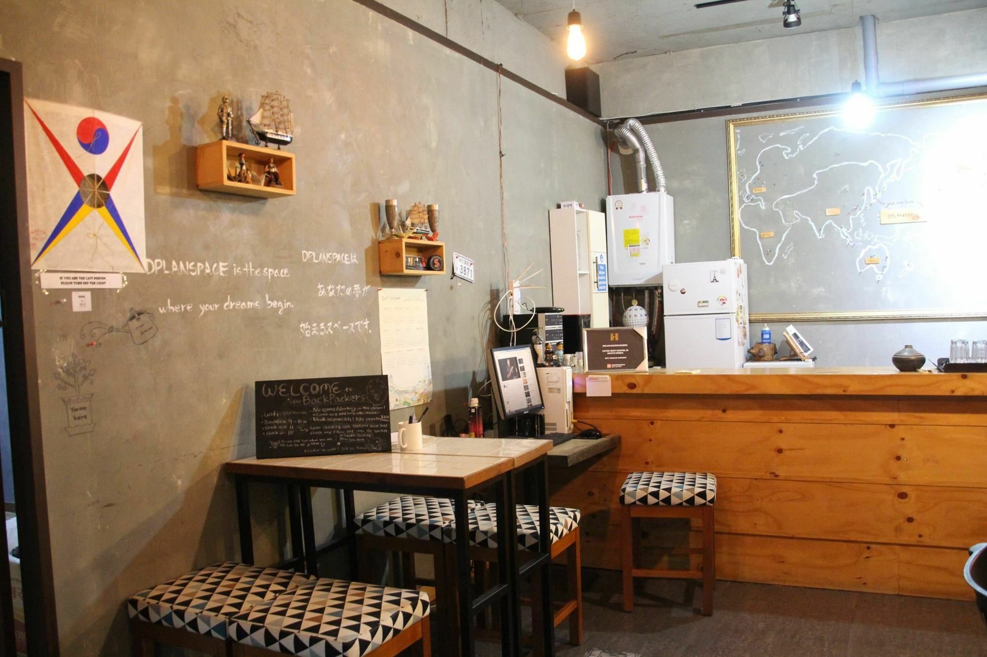 Backpackers' House Hotel Busan Bagian luar foto