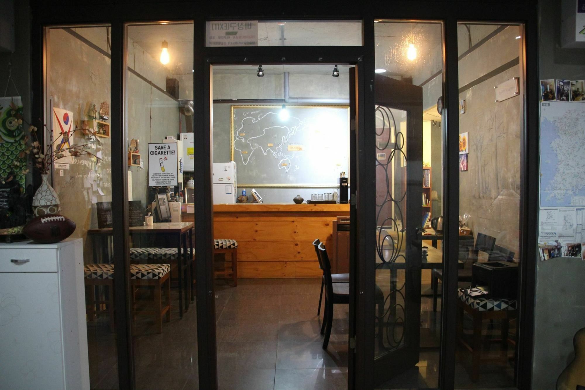 Backpackers' House Hotel Busan Bagian luar foto