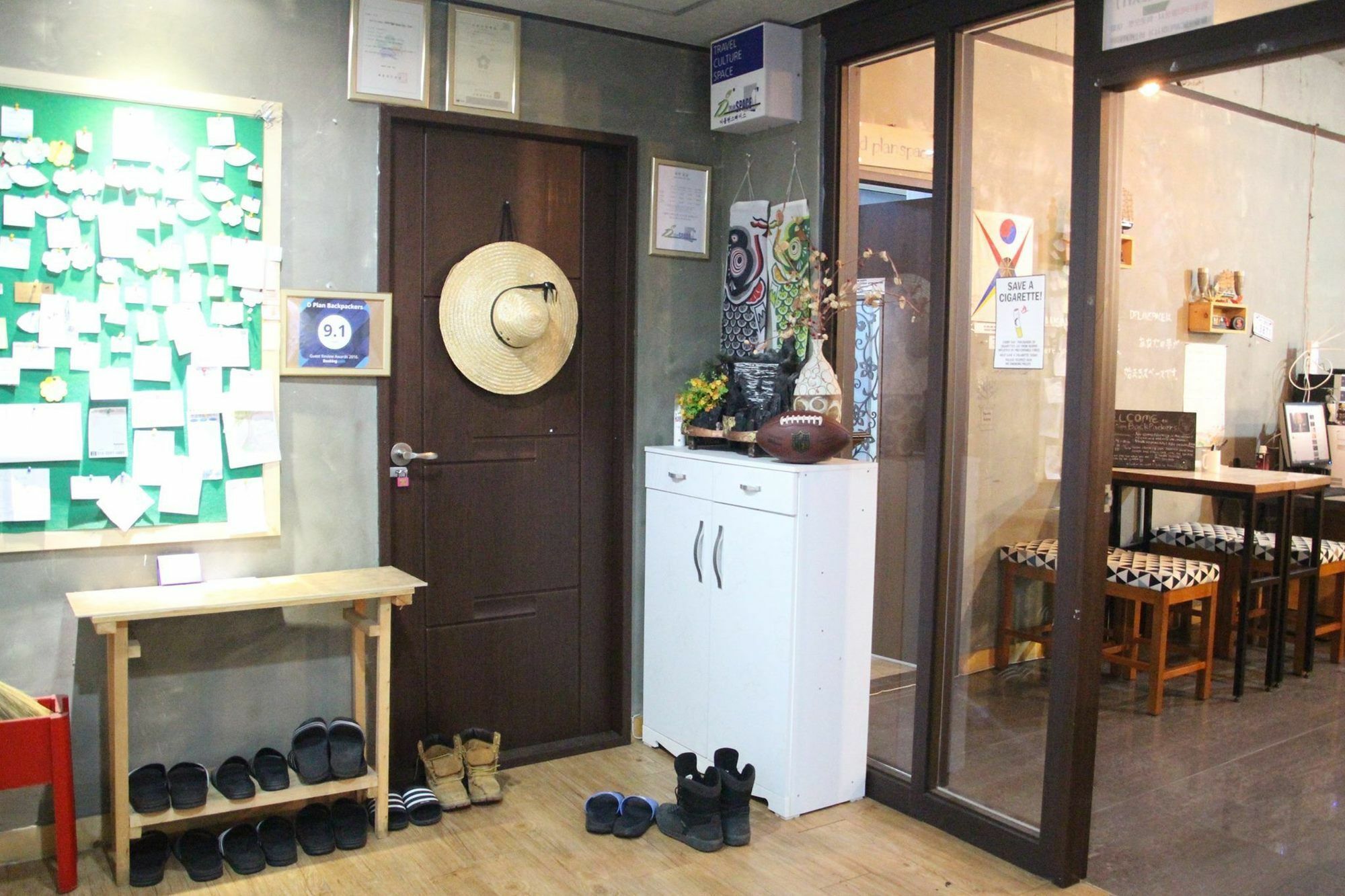 Backpackers' House Hotel Busan Bagian luar foto