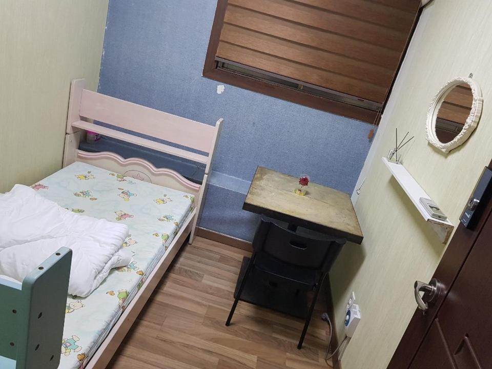 Backpackers' House Hotel Busan Bagian luar foto